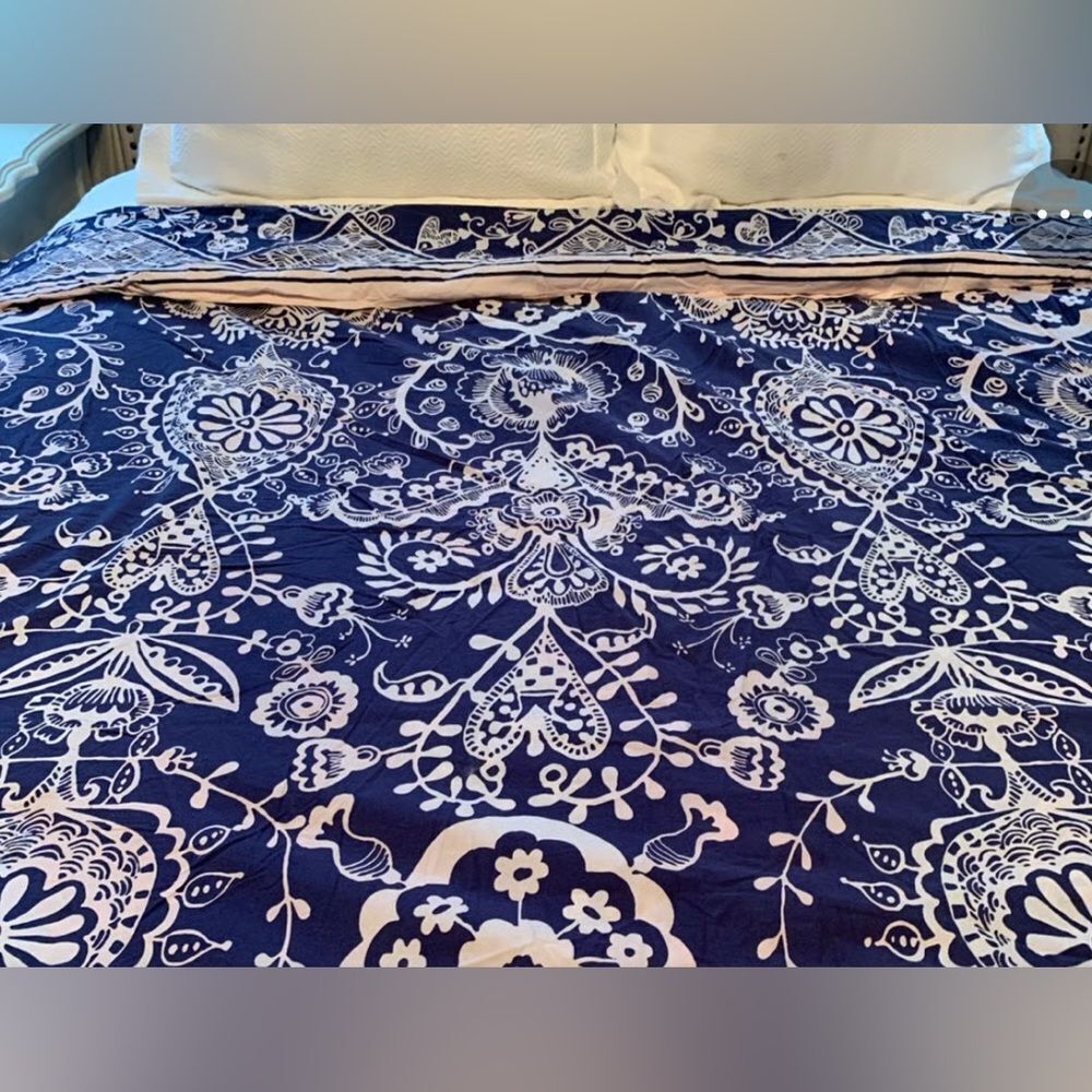 Pottery barn dorm twin Natalia Royal navy white floral cotton stripe duvet cover